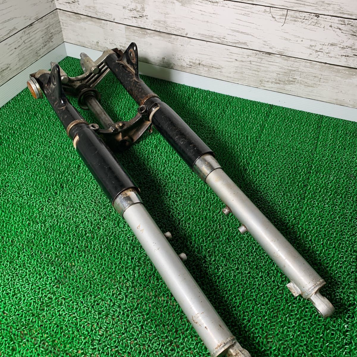 修理屋さんです。 SUZUKI K90 フロントフォーク ステム トップブリッジ A K90 オイル