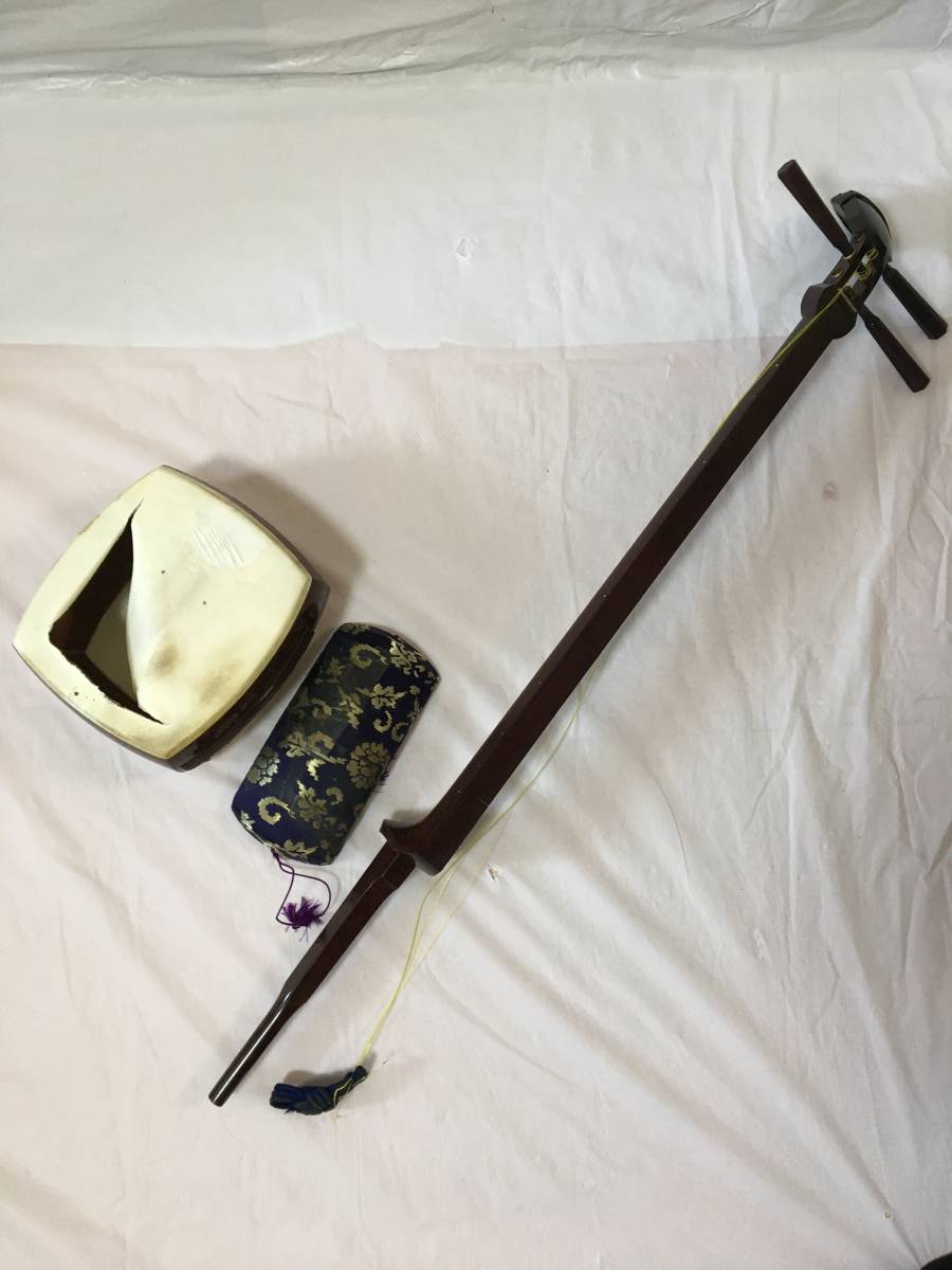 〇C070〇現状品 地唄三味線 三味線 綾杉胴 子持ち綾杉 ハードケース/撥