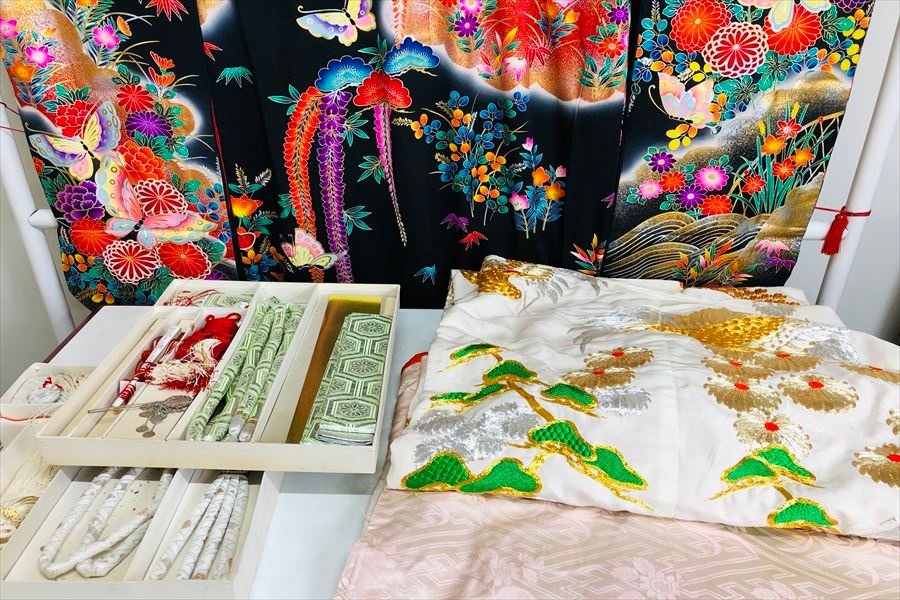 ◎リサイクル着物 小物 花嫁衣裳 打掛 引き振袖 掛下 和装小物 フォーマル まとめ売り5点 中古品 和ものや傳 C1215