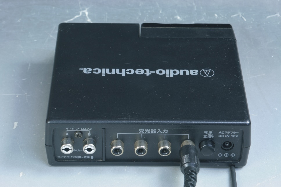 audio-technica 赤外線コードレスマイクシステム AT-CR700 audio-technica AT-CR7000 (2MHz 赤外線 ワイヤレスマイクレシーバー