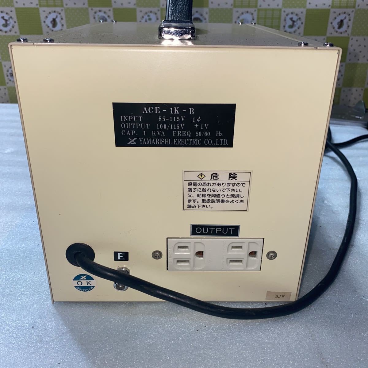 Q8 山菱 自動電圧調整器 ACE-1K-B BOLT ACE TYPE B 通電とメーター動作のみの確認 郵便100サイズ(ダウントランス
