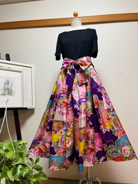 4345/アンティーク振袖/紫地にお花や扇などの素敵な模様でスカート&リボン～♪裏付き♪着物リメイク～♪生地たっぷり～錦紗?