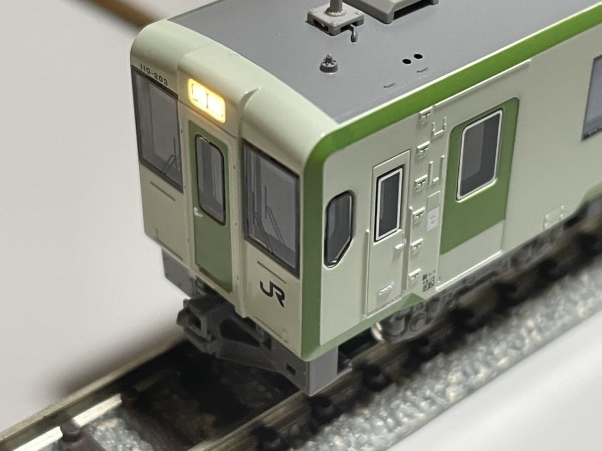 グリーンマックスキハ110-203前期形窓ガラス加工、両側点灯仕様