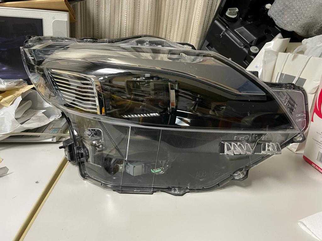 日産ルークス右ヘッドライト Koito100-2377Y 割れ有り