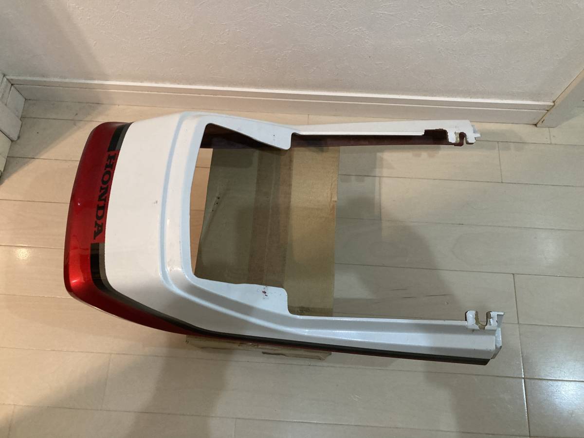 CBX 400F 2型赤白リヤカウル