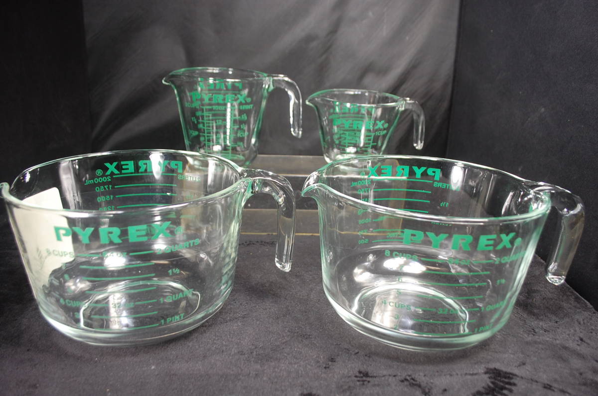 /に256.【4点セット】パイレックス　PYREX　メジャーカップ　ガラス製計量カップ　3サイズ　2/500ml/250ml　グリーン　未使用品あり