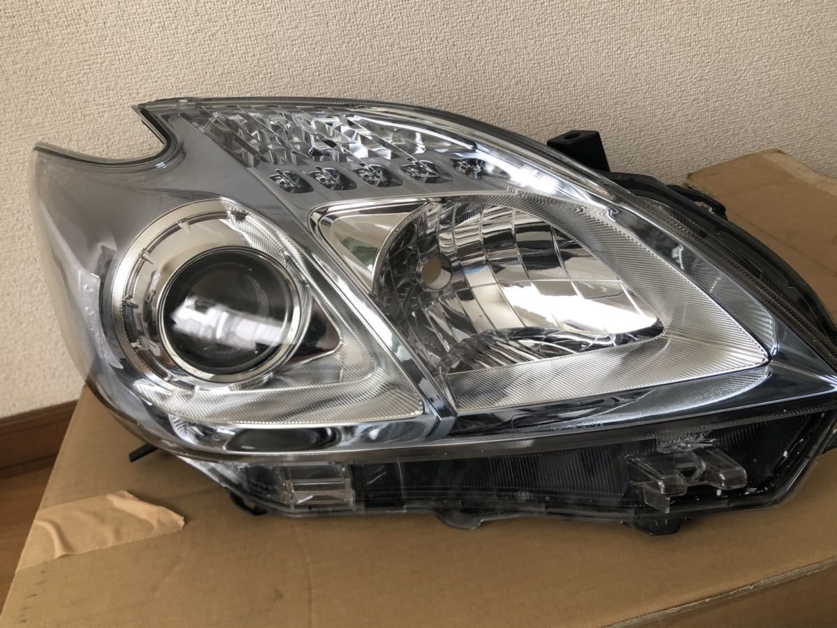 ZVW30 3系プリウス 左右ヘッドライトユニット プリウス ZVW30 ヘッド