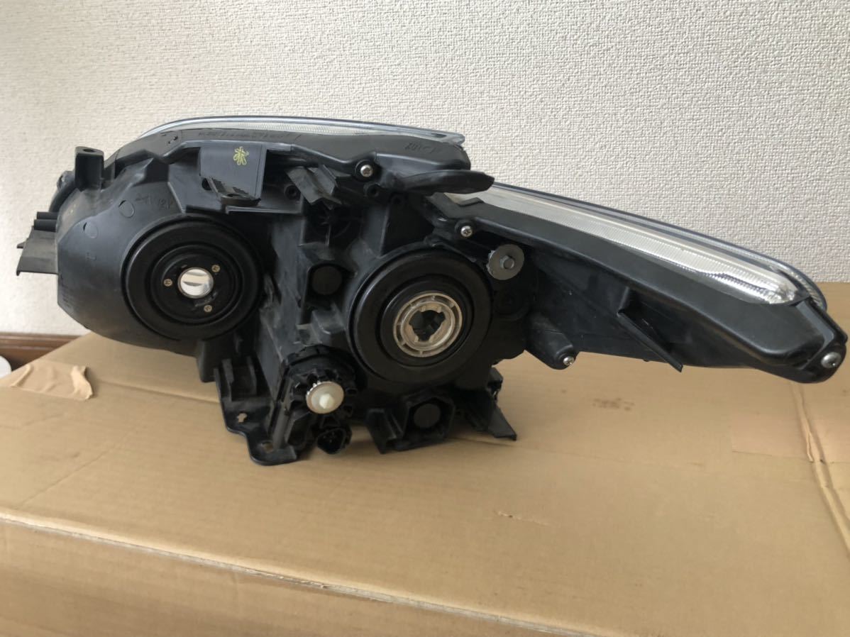ZVW30 3系プリウス 左右ヘッドライトユニット プリウス ZVW30 ヘッド