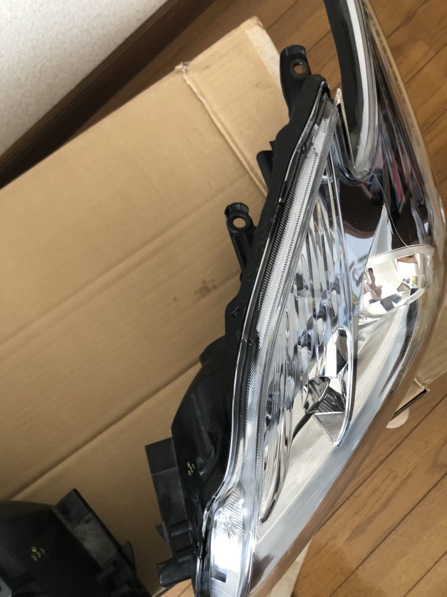 ZVW30 3系プリウス 左右ヘッドライトユニット プリウス ZVW30 ヘッド