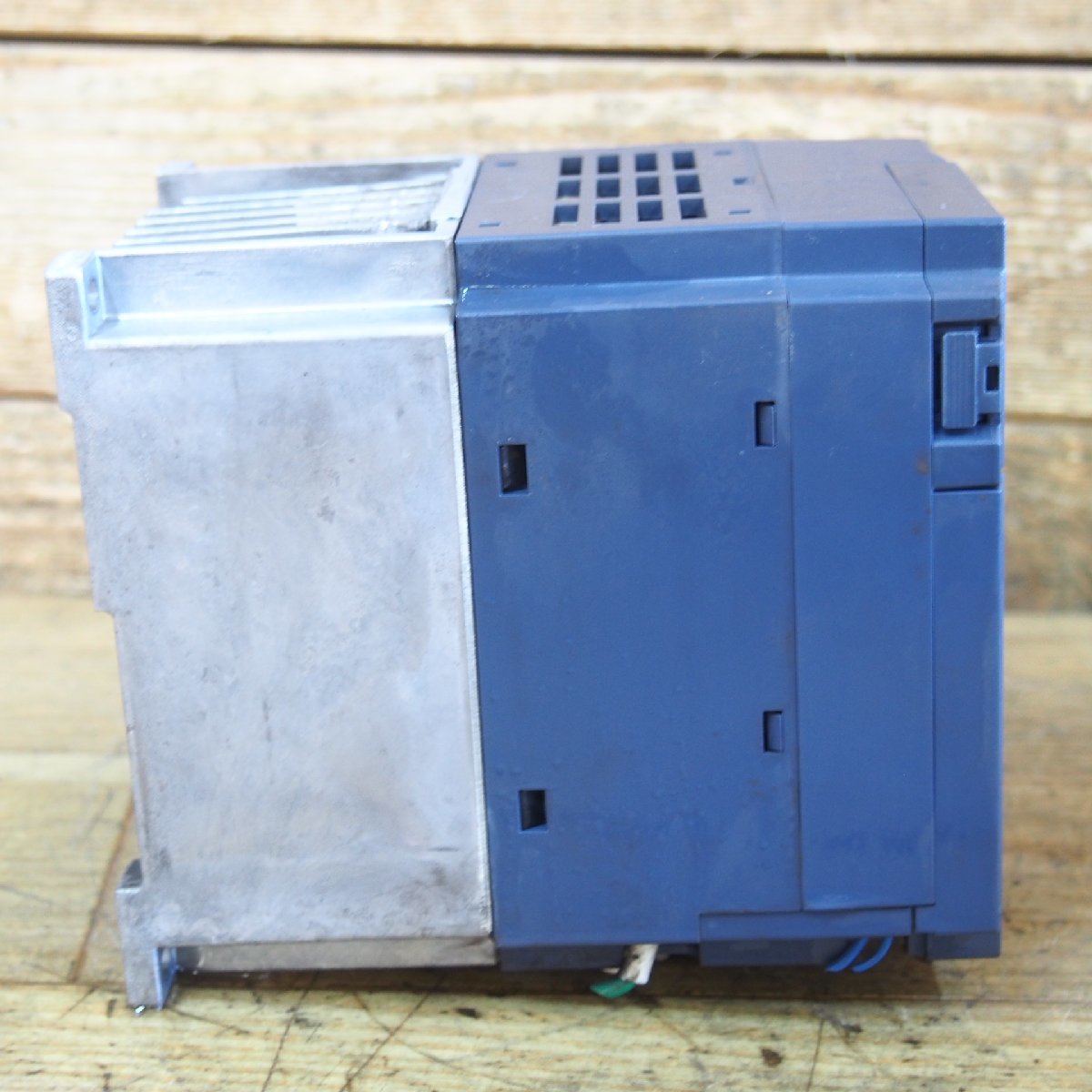 ☆【1W0124-5@】 Fuji 富士電機 インバーター FRN1.5E1S-2J ④ FRENIC