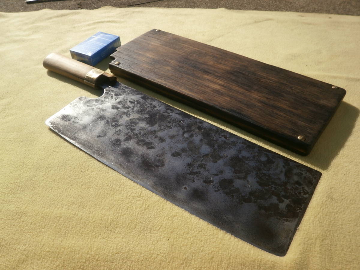 【売切り・良品・激レア】　全長51.5cm　重量1kg　超大型包丁　おばけ包丁　手打ち　鉄製　両刃　和包丁　包丁　大型包丁　木製ケース付き