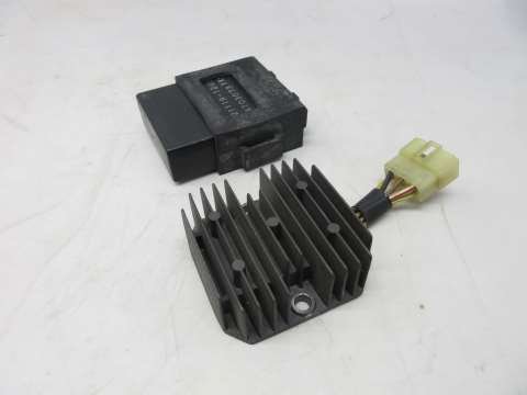 三菱電機 レギュレーター CDIユニット セット　LT250 ZZ-R400☆ZX400K☆レギュレーター/CDIセット☆03K22 【公式通販】