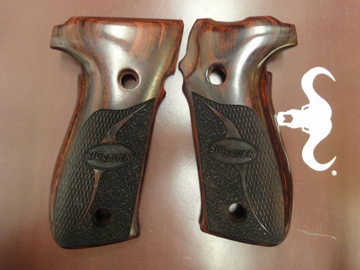 訳あり品 実物 木製グリップ SIG P226 ロゴ入り 赤 230130 訳あり品 実物