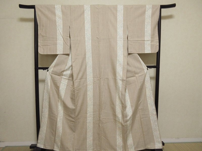 ドークブア■本場結城紬　８０亀甲　縦縞　茶鼠　大丸扱い　しつけ付　極上の逸品　105