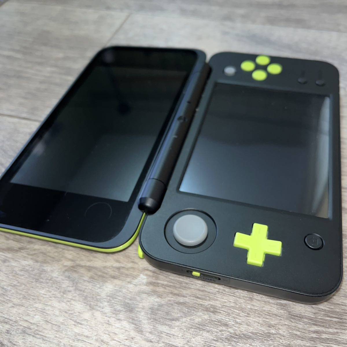 中古/美品】 ② 任天堂 NEW NINTENDO new ニンテンドー 2DS LL 