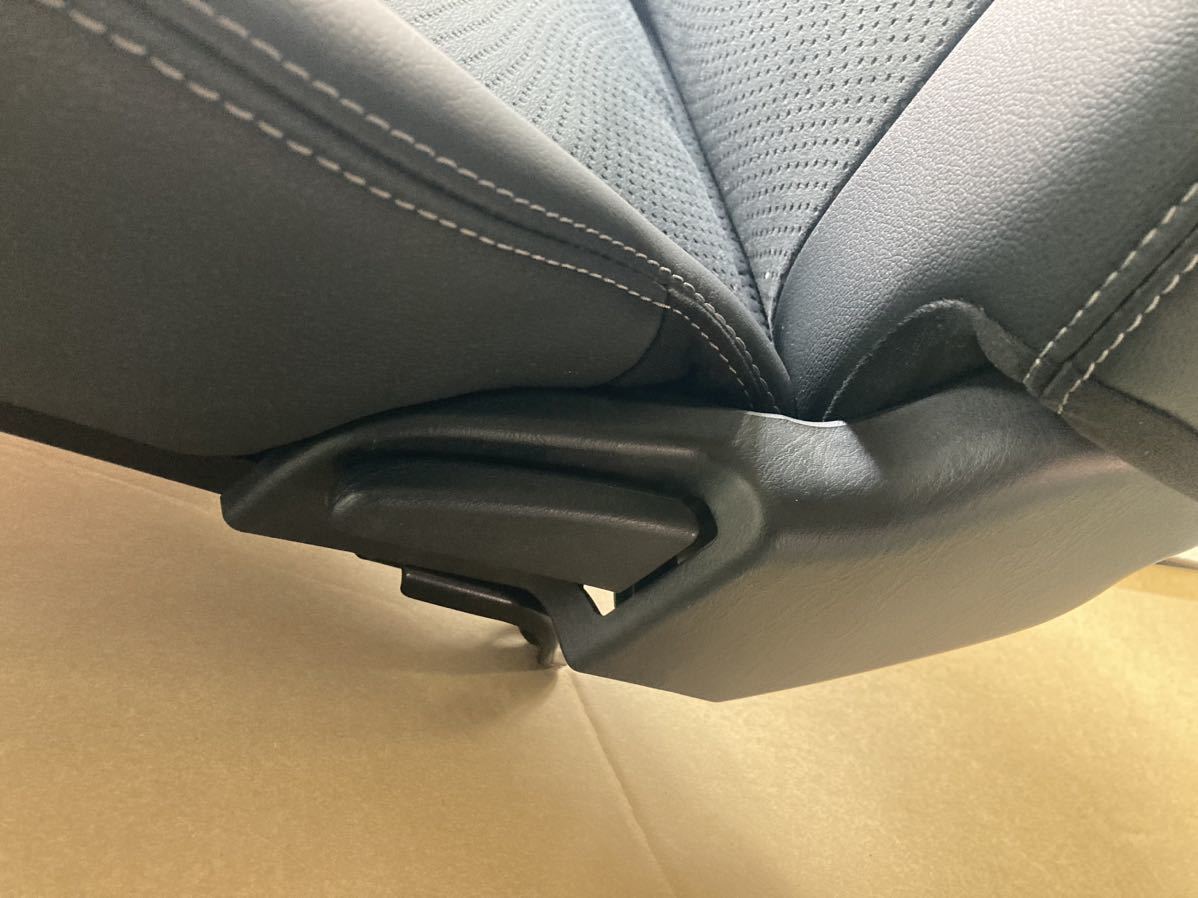 ハイエースダークプライム フロントシート 助手席 新車外し 純正シート