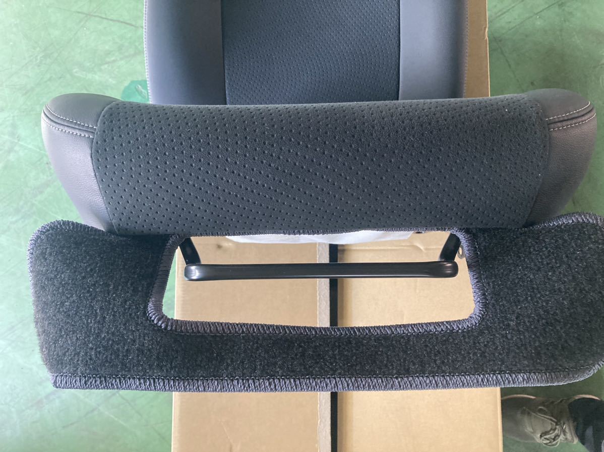 ハイエースダークプライム フロントシート 助手席 新車外し 純正シート