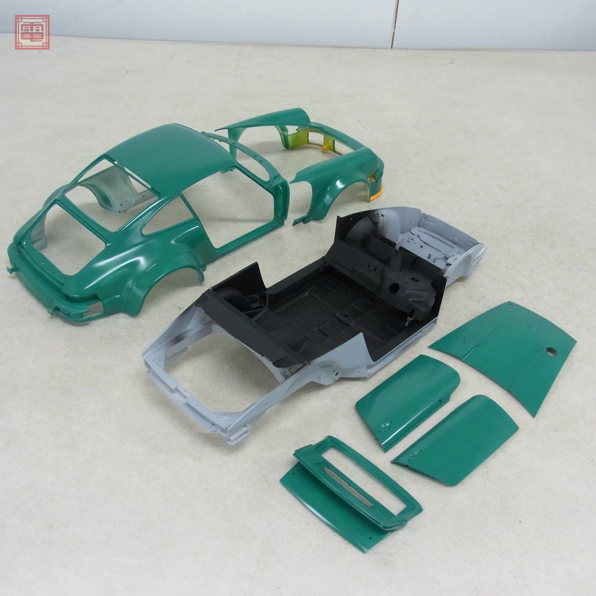 組立途中 タミヤ 1/12 ポルシェ934 ヴァイラント エッチングパーツ付き 