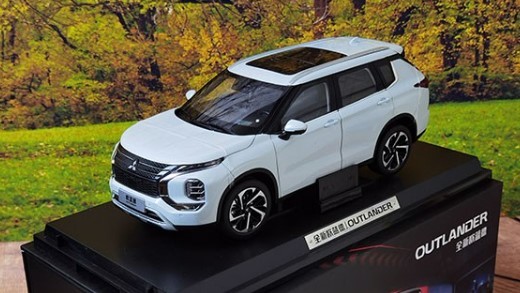 1/18 三菱 OUTLANDER 2023 B38