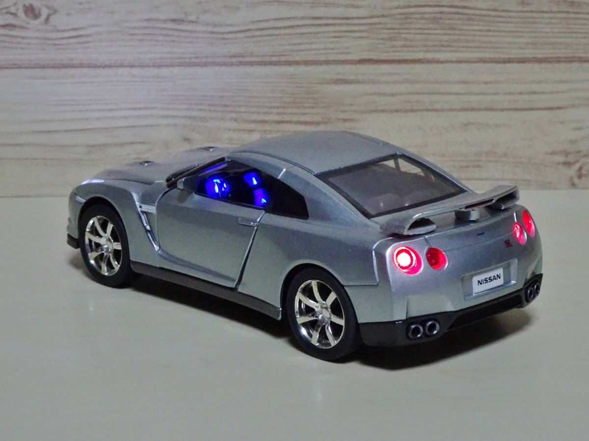 ☆動作良好 ニッサン GT-R（R35）1/32 ダイキャストカー（プルバック 