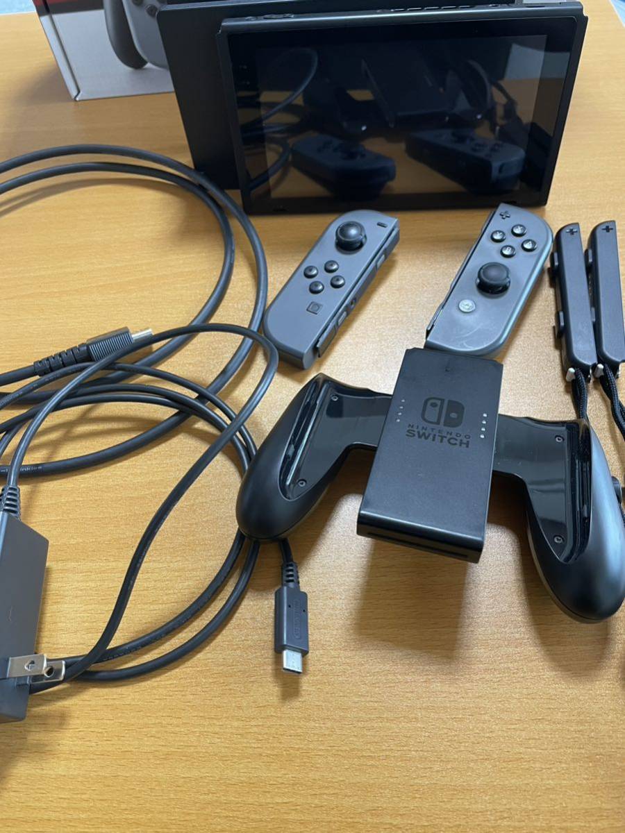 Nintendo switch ニンテンドー スウィッチ 本体 中古品 初期物 付属品有り 動作確認済み