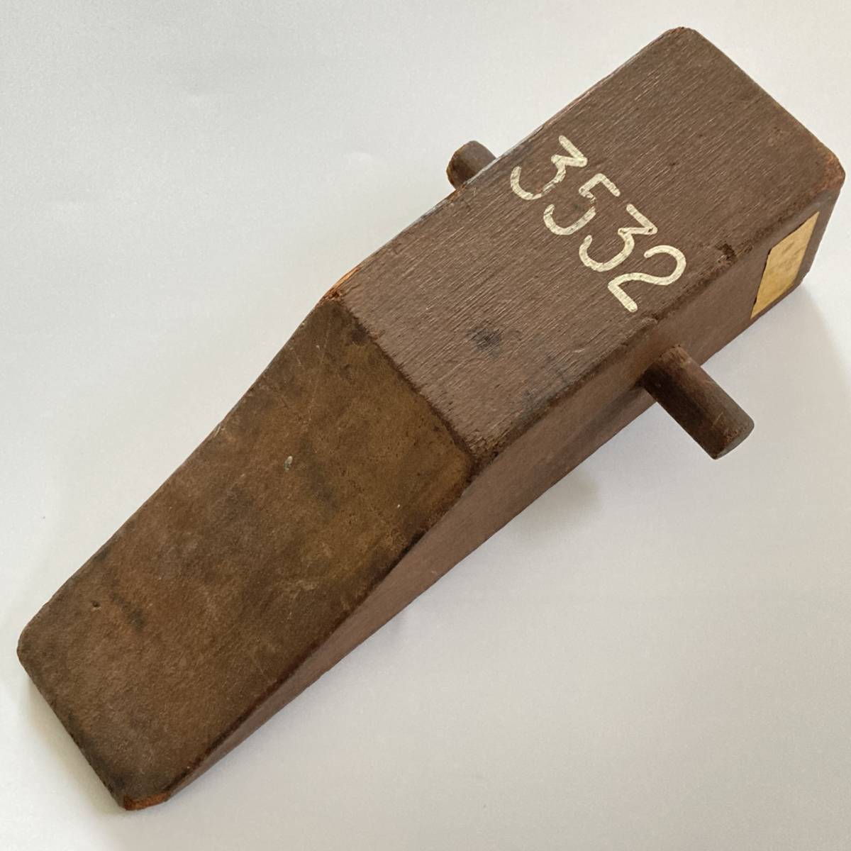 阪神電車 車内番号板 （ プラ ）「 3507 」 、 車輪止め （ 木製  