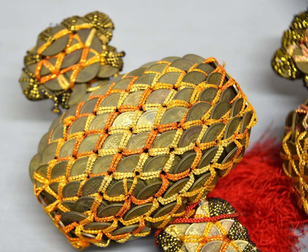 五円玉コインアート置物 骨董品 開運 打出の小槌 縁起物 鶴 亀 | フリマアプリ ラクマ JY2-54【現状品】五円細工 打出の小槌  2個セット｜置物・インテリア・工芸品・縁起物・招福｜五円玉作り｜保管品