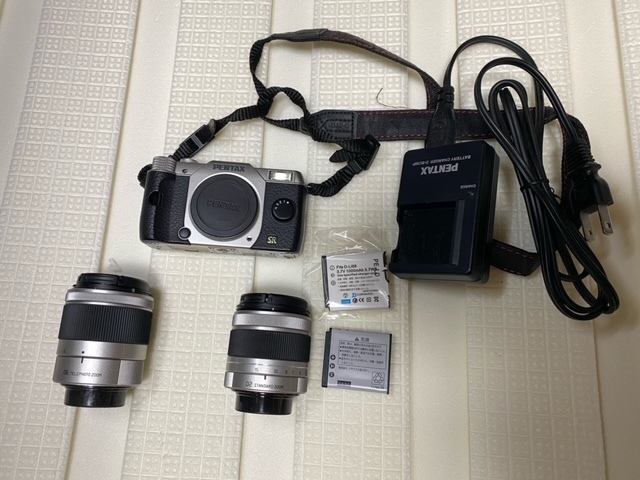 ☆　PENTAX　ペンタックス　Q7　ダブルレンズキット　シルバー　予備電池付き ☆彡