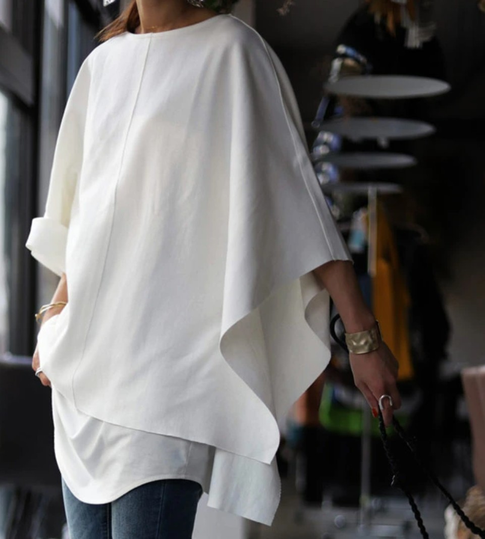 ※商品説明必読※アンティカ 公式完売品 女っぽさ増す、華奢見せシルエット。ポンチョ風ワイドトップス ホワイト antiqua