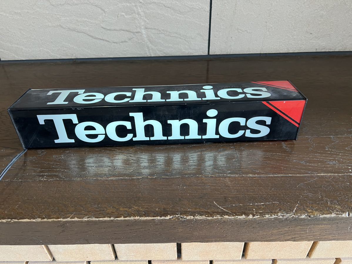 Technics テクニクス 販促用電光看板 テクニクス 看板の 昭和テイストな電飾看板で視線を集める！看板