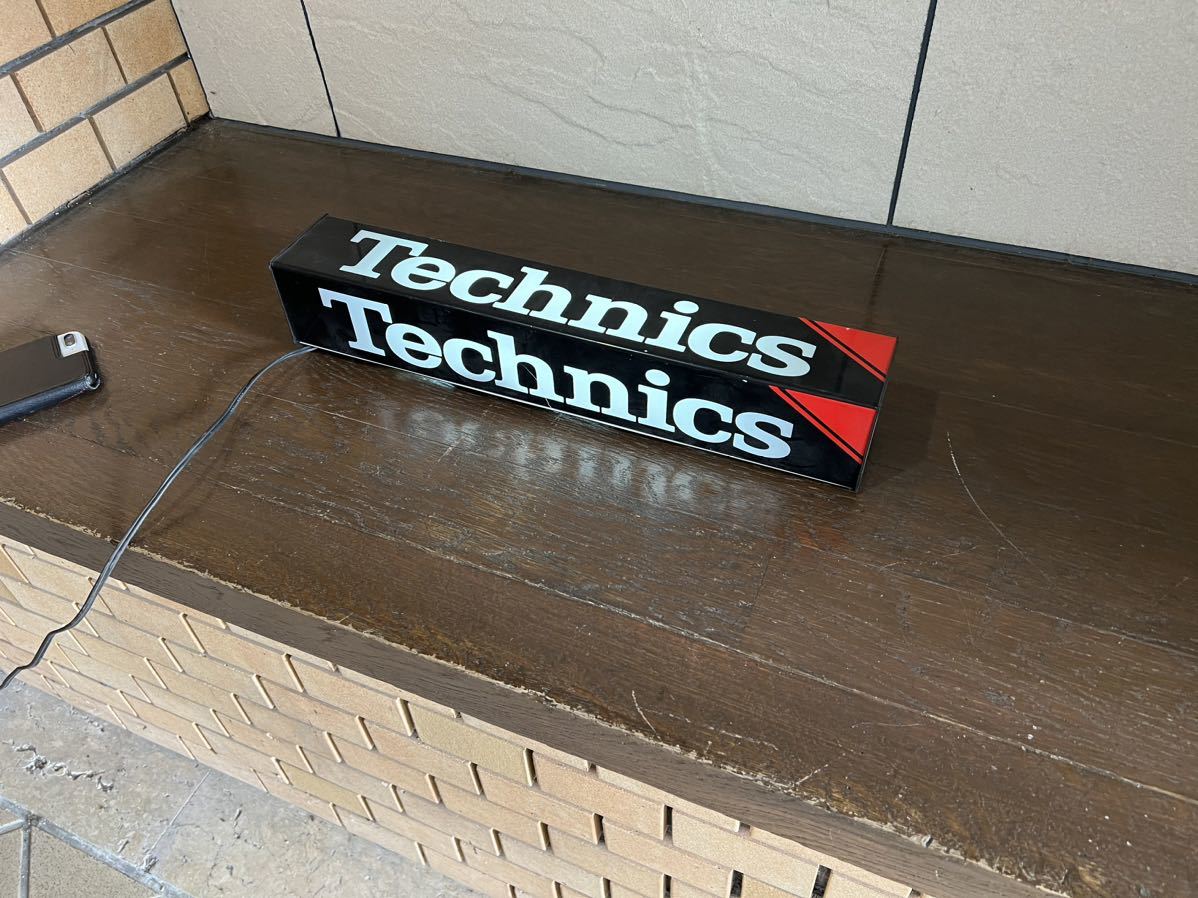 Technics テクニクス 販促用電光看板 テクニクス 看板の 昭和テイストな電飾看板で視線を集める！看板