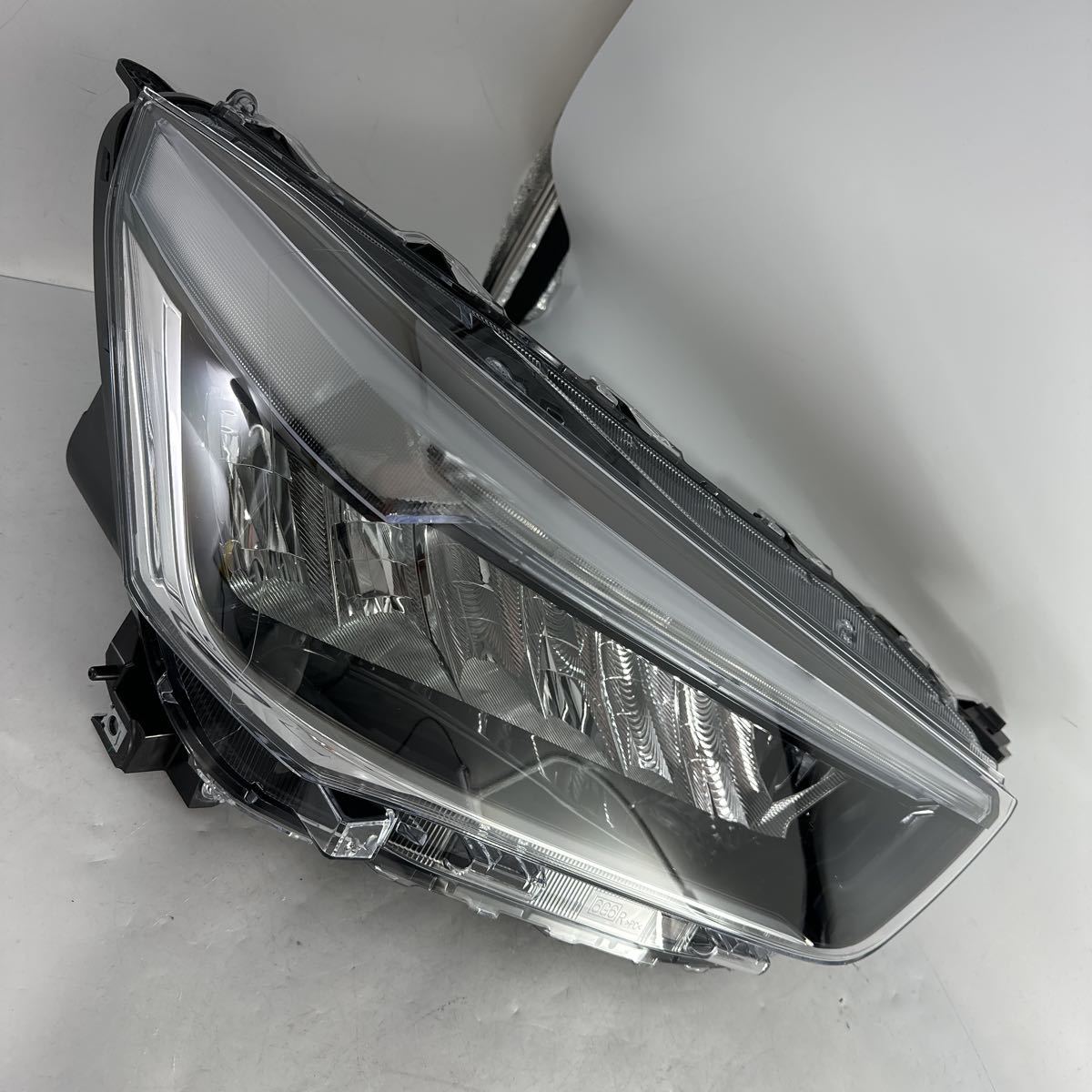 M　7-5-1良品　ライズ　後期　打刻AD1　A201A A202A A210A A201S 1991 81110-B1710 右ヘッドライト 