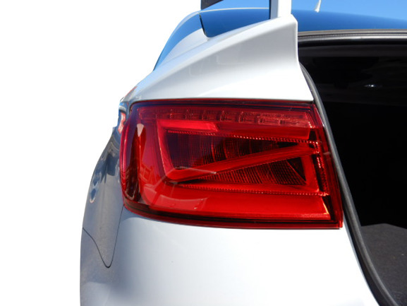 H27年 アウディA3 DBA-8VCXSL TFSI 8V系 左テールランプ テールライト セダン 904836/13B3