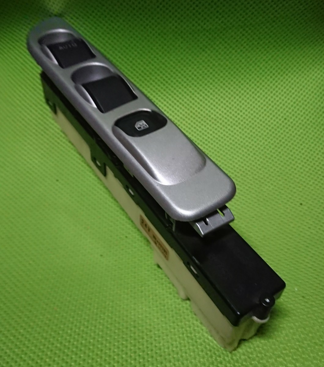 三菱ふそう キャンター 純正パワーウインドウスイッチ 右側 中古品 24V