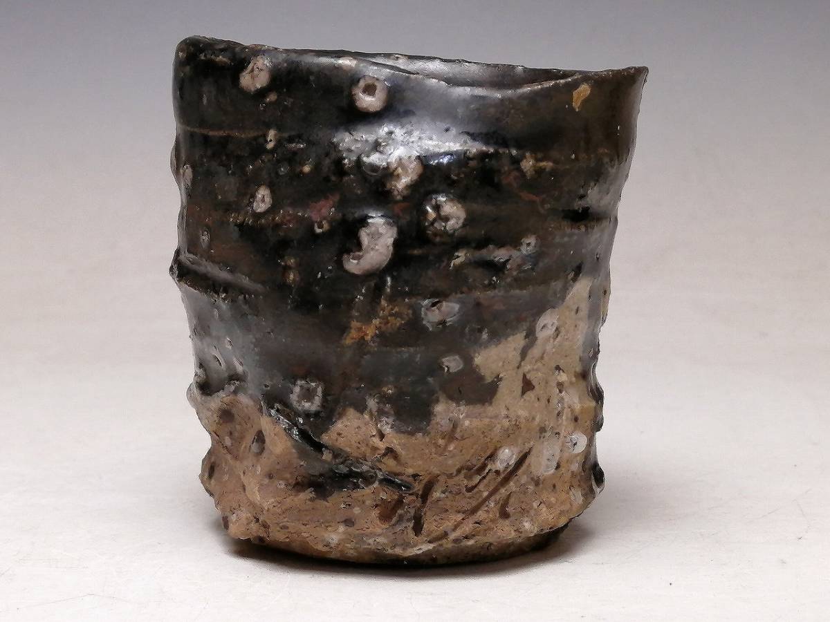 奥磯栄麓 鼠志野椿文ぐい呑 箱なし 奥磯栄麓 鼠志野椿文ぐい呑 箱なし