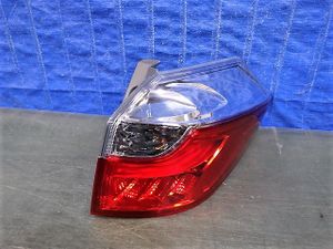 S1125　シャトル　ハイブリッド　GP7　GP8　前期　右テール　W2502　D0　美品