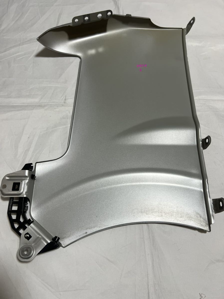 美品 DA17V 右フェンダー Z2S シルバー 銀 フロントフェンダー
