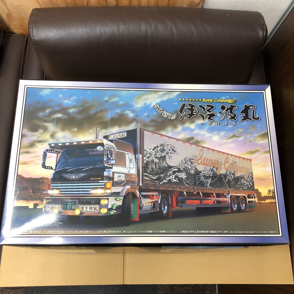30 アオシマ 大型デコトラ 64 伊呂波丸 いろはまる Sunny Cotpany 1/32