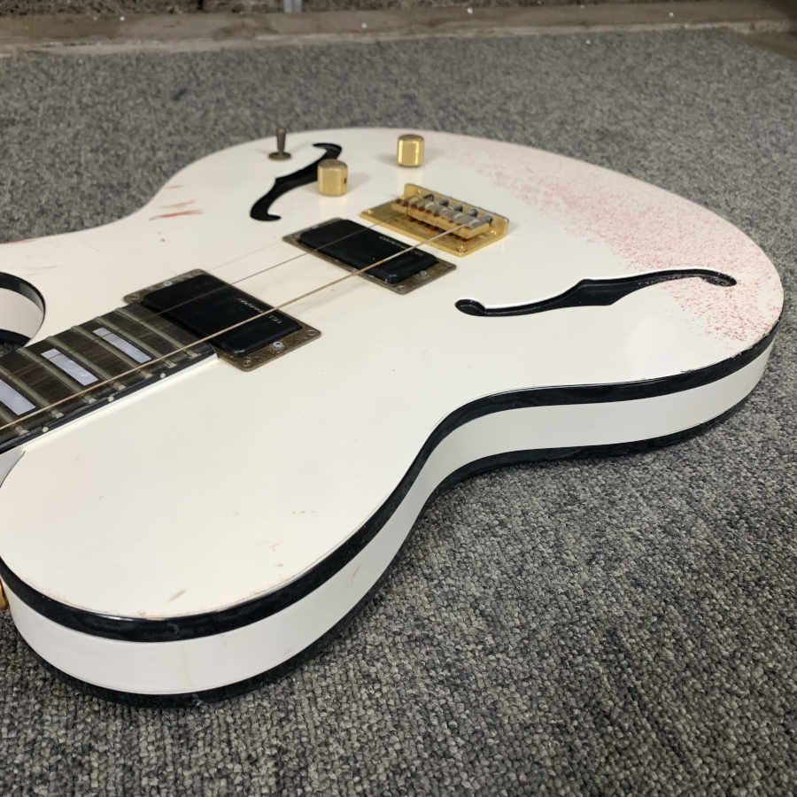 ル*ス様 ホワイトエレキギター F.G.I. TECHNOLOGY Fロゴ F.G.I TECHNOLOGY ピックアップ搭載 F エレキギター ビザール