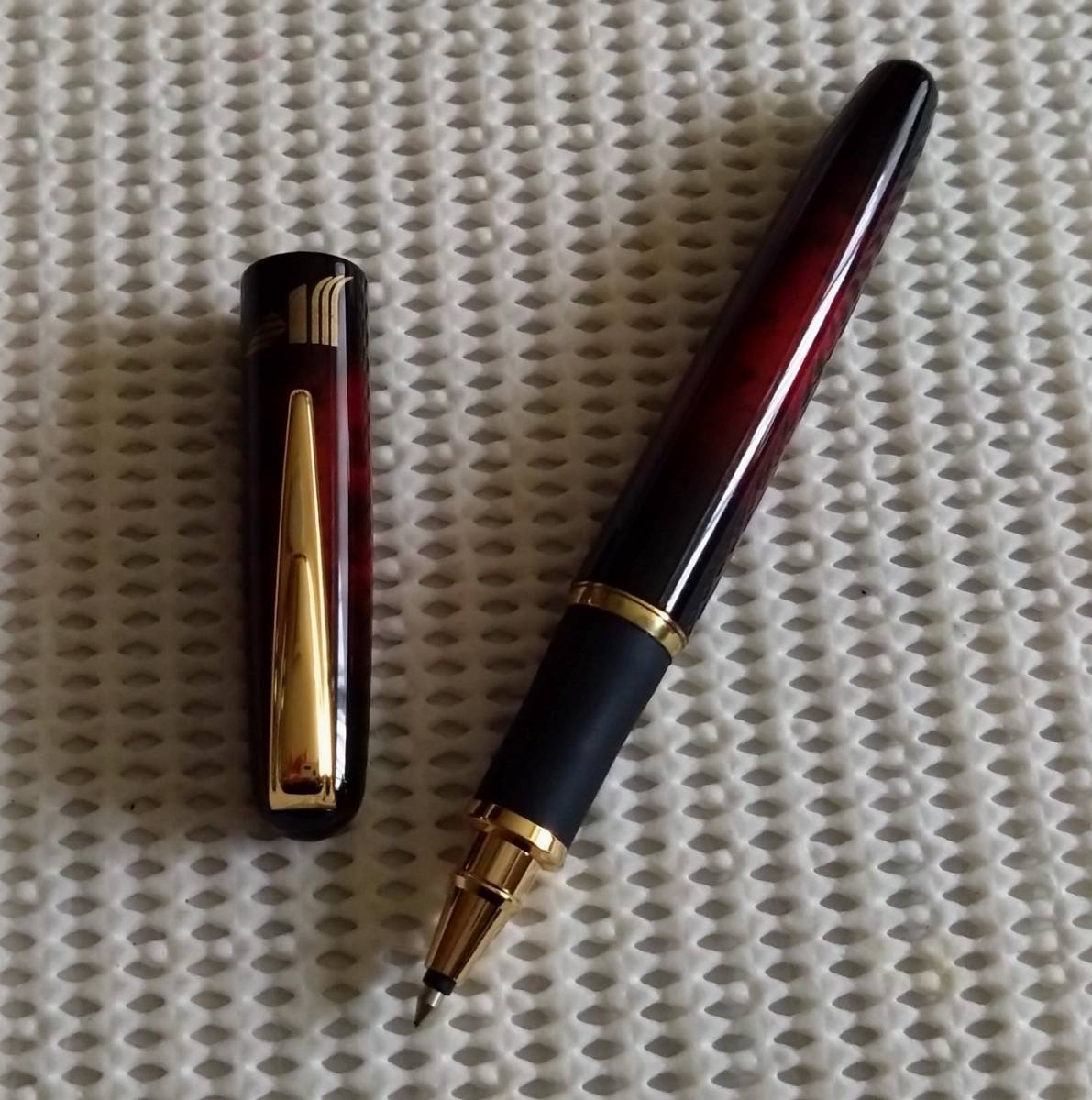 トンボ Tombow＊ ZOOM 909bw型 赤茶軸 水性ボールペン(ボールペン