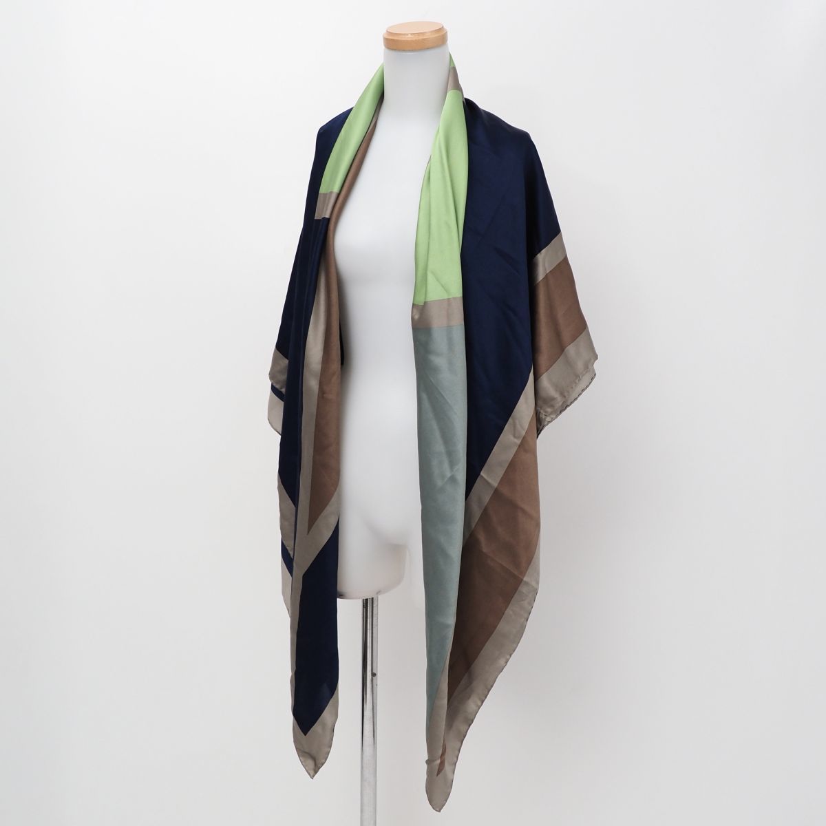 GN1494▽イタリア製*ジョルジオアルマーニ*シルク100％*大判 ストール