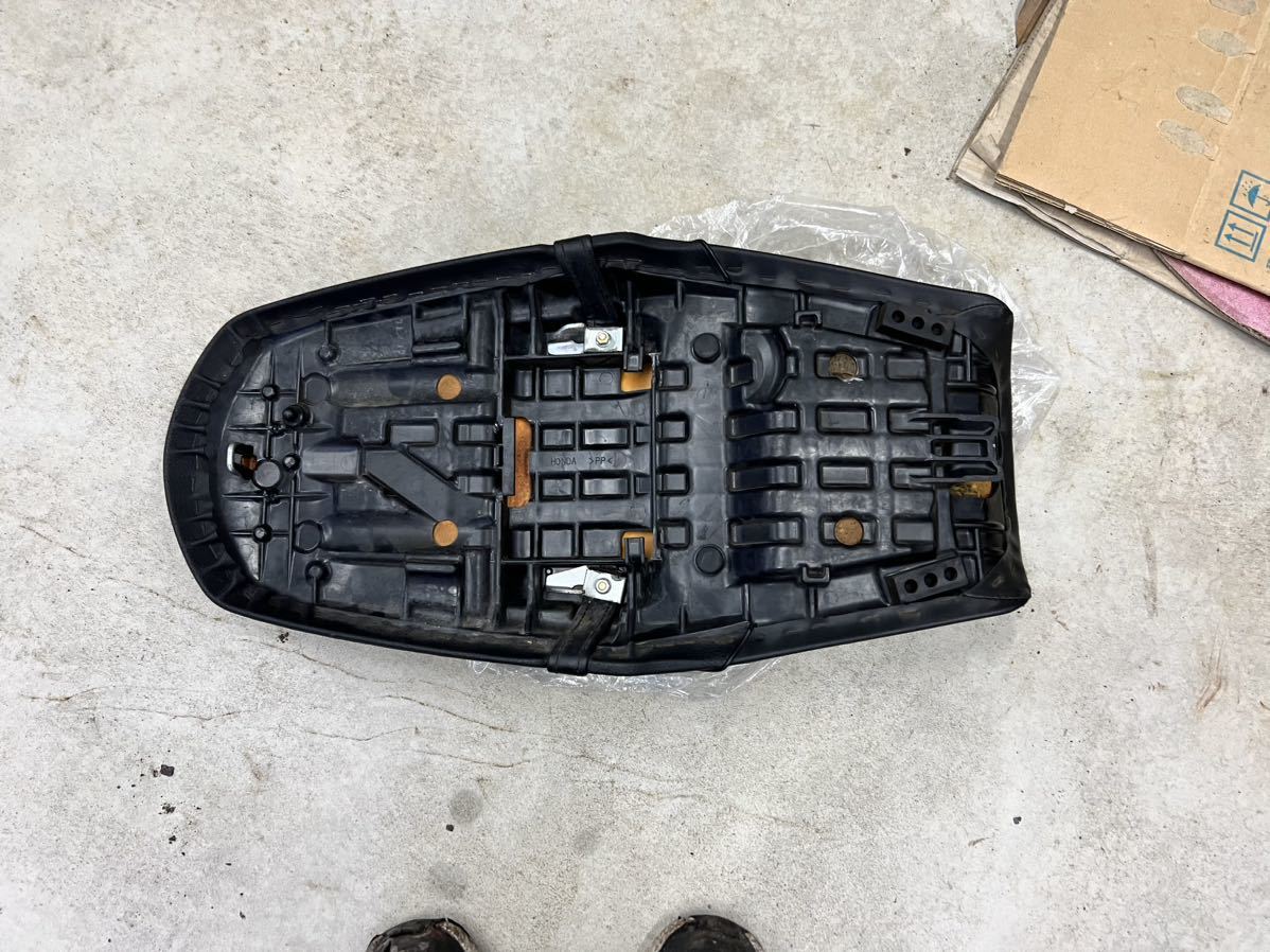 CB1100シート e-cushion 美品 cb1100 sc65 純正シート 中古品 SC65