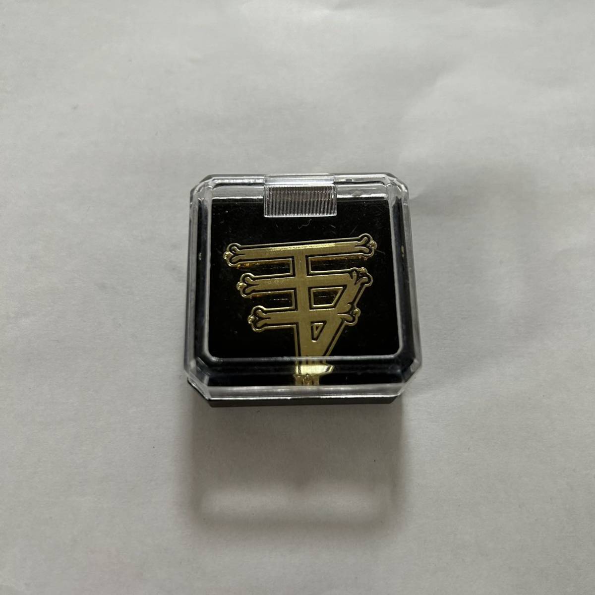 SIREN サイレン まな十字 ピンバッジ 新品未使用品 サイレン展 SIREN展