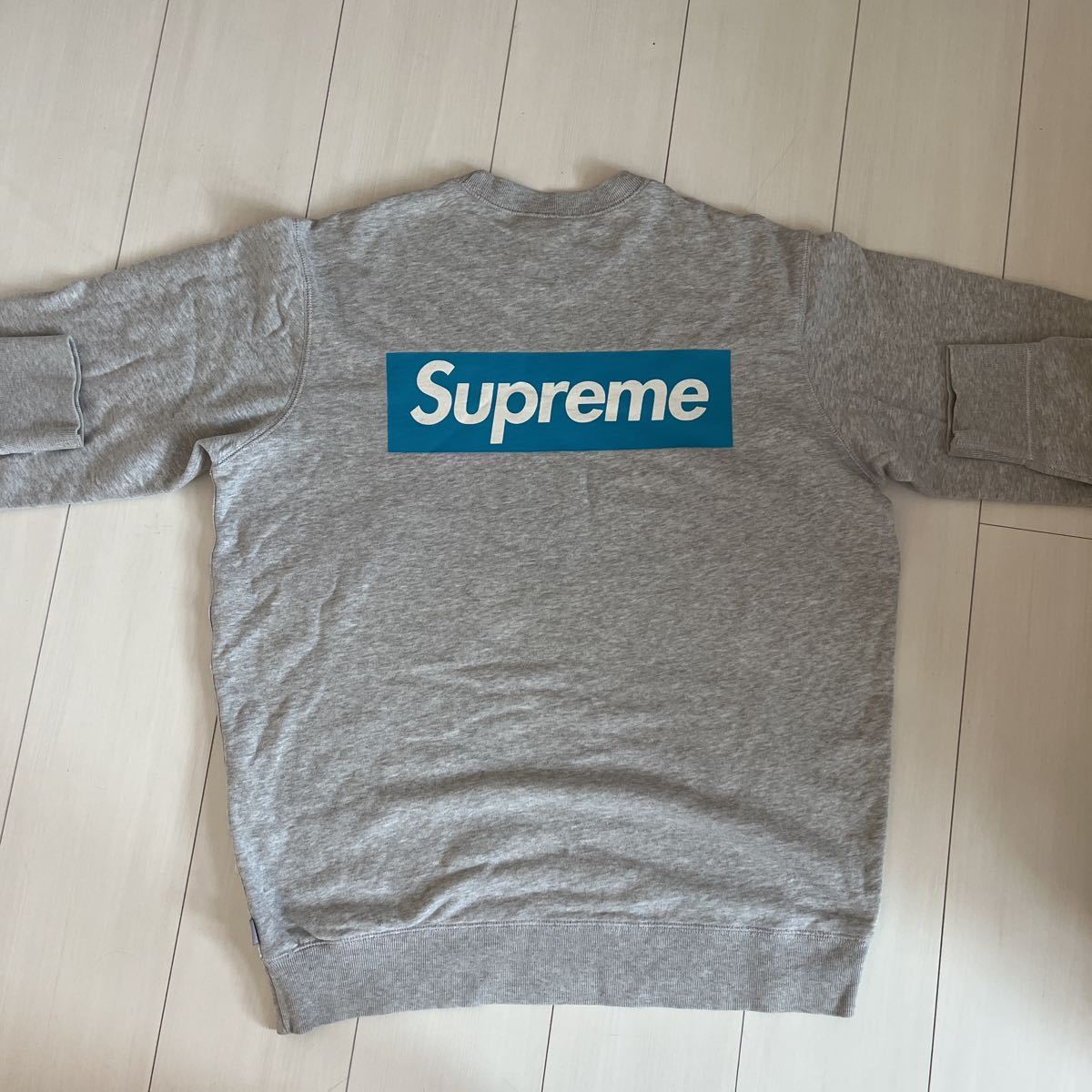 Logo Box Crewneck SUPREME(シュプリーム Supreme☆定番☆スモール