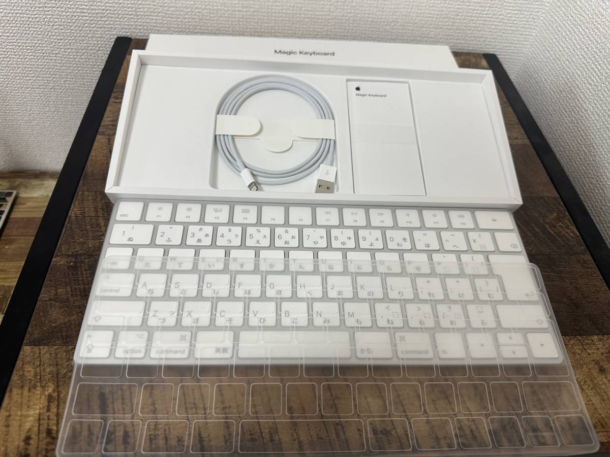 ■Magic Keyboard (日本語配列)　MLA22J/A 使用２カ月 カバー付き 送料無料■
