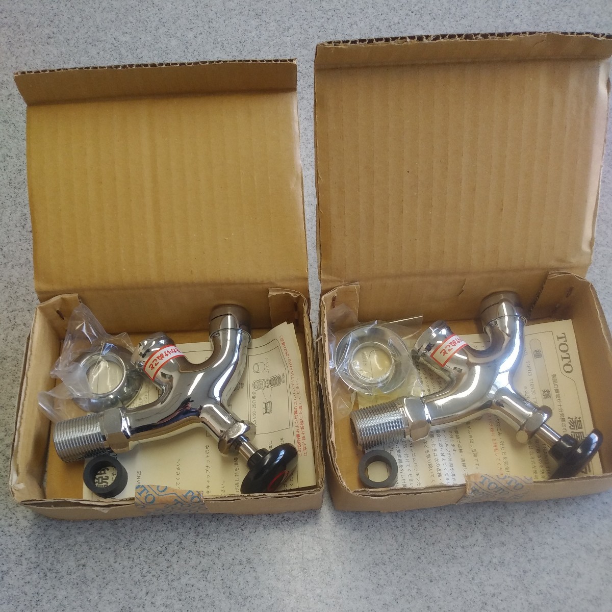 ジャンク扱い　未使用　長期保管品 20A　湯屋カラン 動作未確認　TOTO　T16ANX20 H お湯用　赤ボタン　オートストップ　水栓　2個セット