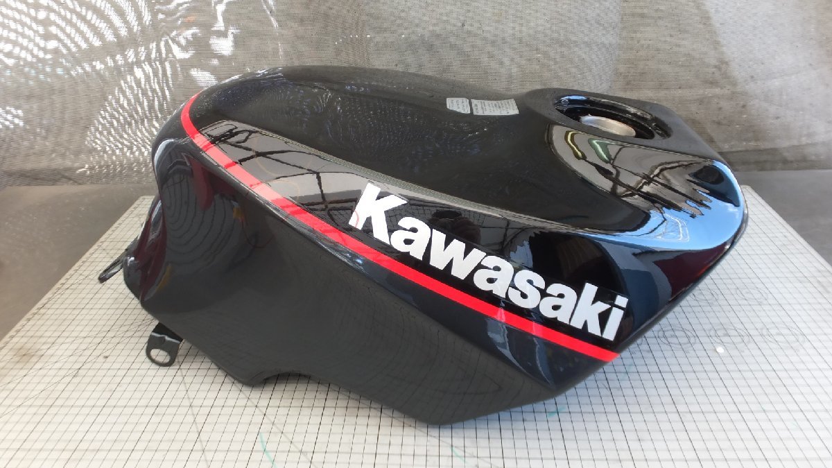 ARK FX400R ZX400D GPZ400R ガソリンタンク 黒/赤ライン Kawasaki 希少 検 FX400R ガソリンタンク カワサキ Kawasaki ガソリンタンク、難有り☆ZX400D、GPZ400R タンクの中古品・新品・未