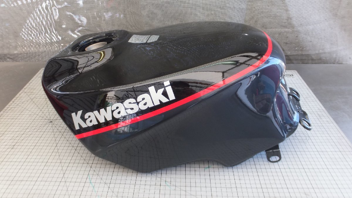 ARK FX400R ZX400D GPZ400R ガソリンタンク 黒/赤ライン Kawasaki 希少 検 FX400R ガソリンタンク カワサキ Kawasaki ガソリンタンク、難有り☆ZX400D、GPZ400R タンクの中古品・新品・未