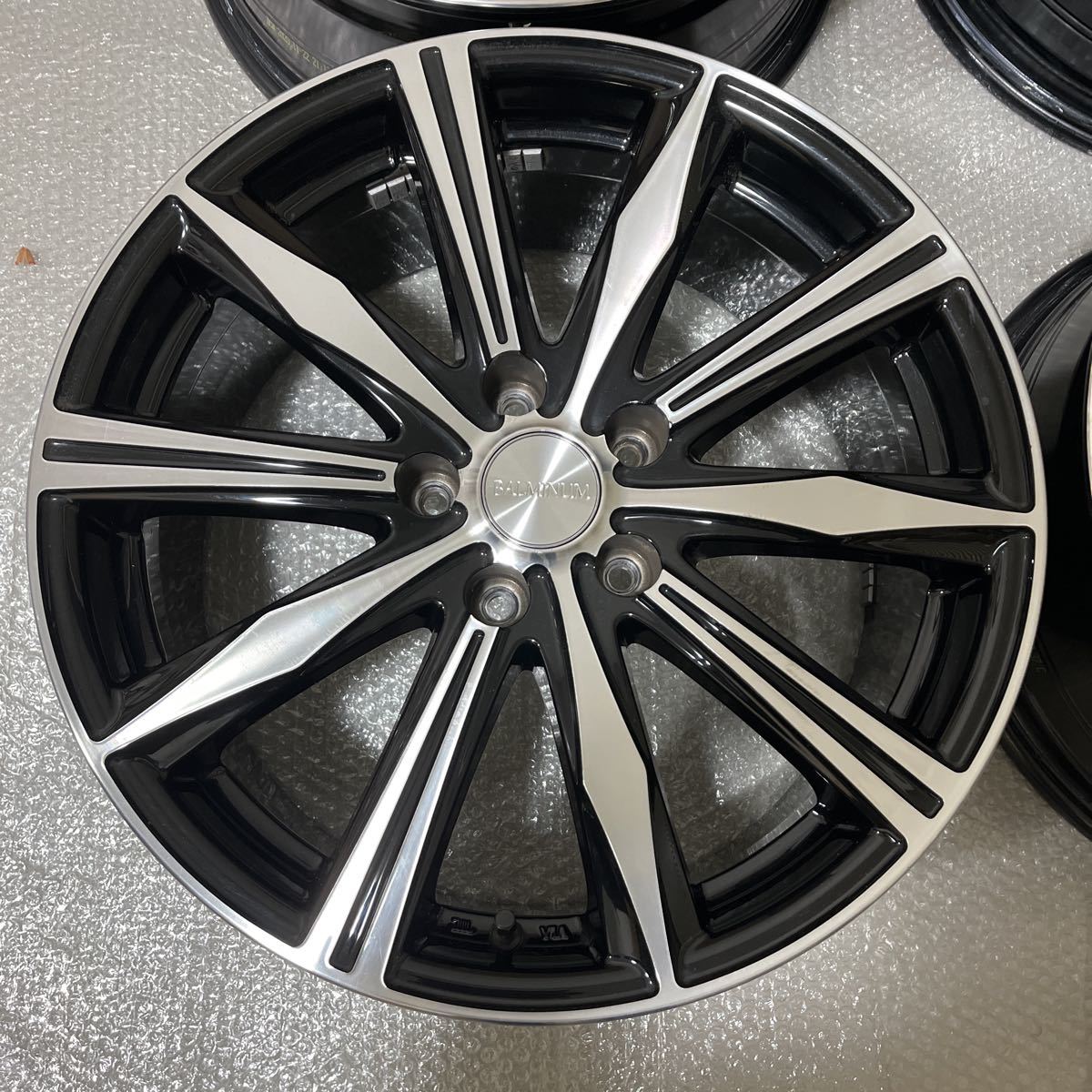 18×7.5J+42 PCD114.3 ブリジストン バルミナ K10 18インチ ホイール 4 