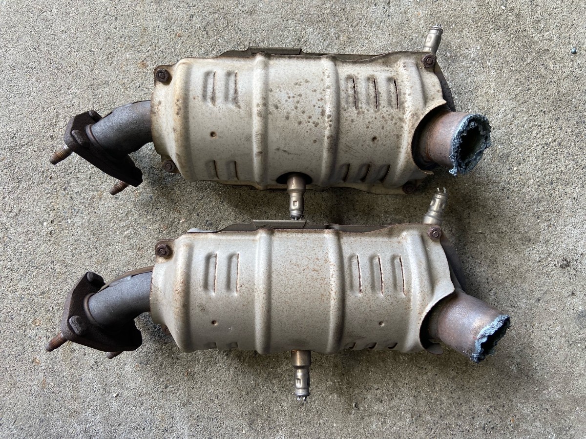 ホンダ フィット GD1 L13A 触媒 2台分 ジャンク品 素材用 パラジウム